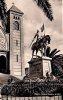 Notre statue devant la cathédrale d'Oran (Algérie)